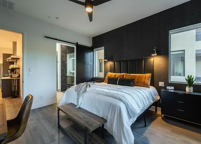 3 Bedrooms Scottsdale